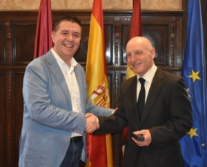 Santi Cabañero reconoce la dedicada vocación de servicio público de Vicente Rouco en su gestión al frente del TSJCLM
