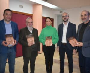 Valera Rinde Homenaje a Aurelio Petrel por su Obra ‘Del gótico al manierismo: escultura e imaginería de Alcaraz en el siglo XVI’, una Joya Editorial del IEA que Realza el Patrimonio Artístico