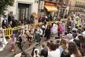 Herencia cierra su Carnaval 2025 con un Desfile del Ofertorio multitudinario y lleno de creatividad