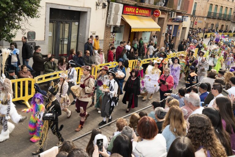 Herencia cierra su Carnaval 2025 con un Desfile del Ofertorio multitudinario y lleno de creatividad