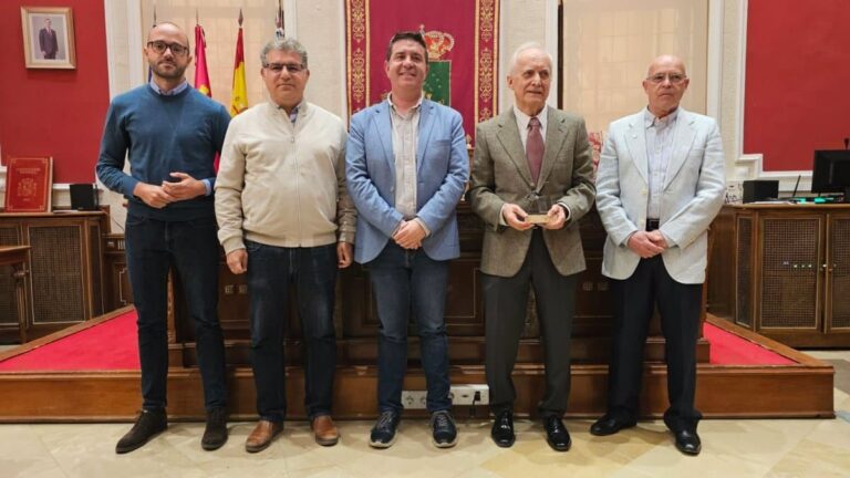 Cabañero Destaca La Figura Del Tamborilero Del Año Como Símbolo Del Hellín Que Une