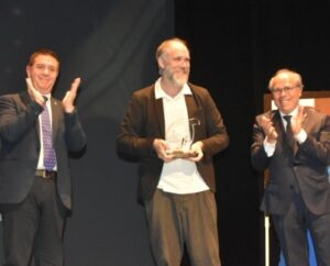 Cabañero Destaca que Albacete se Convierte en «El Corazón del Teatro Mundial» Gracias a los Premios de AMIThE
