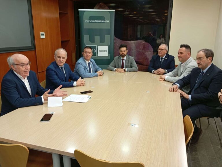 La Real Academia de Medicina de Castilla-La Mancha suscribe un convenio de colaboración con la UNED en materia de Inteligencia Artificial