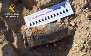 La Guardia Civil neutraliza un proyectil en Almansa
