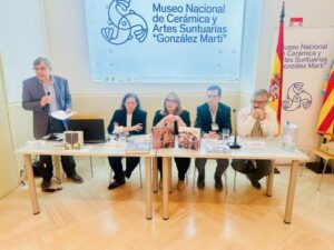 Castilla-La Mancha destaca en Valencia el potencial cerámico con la presentación de dos libros en el Museo González Martí