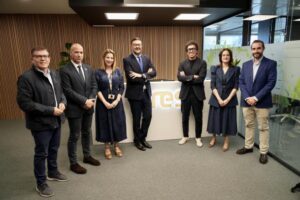 El Gobierno regional y la empresa RES sellan un pacto para fomentar la Formación Profesional Dual en Energías Renovables, Electricidad y Electrónica.