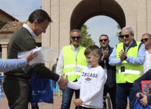 El alcalde de Albacete apuesta por sembrar la semilla del sector agroalimentario entre los más pequeños en Expovicaman
