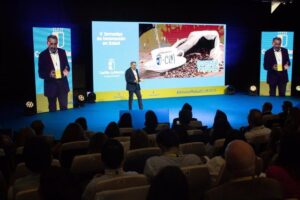 El consejero de Sanidad defiende la fortaleza del modelo público y proyecta un futuro basado en innovación y tecnología