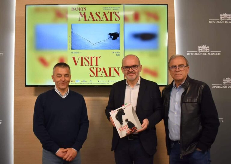 La Esencia Oculta de España a Través del Objetivo de Ramón Masats: La Exposición ‘Visit Spain’ Desembarca en Albacete Gracias a la Diputación
