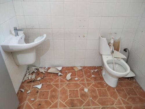 Aseos del Parque de la Fiesta del Árbol en Albacete sufren actos vandálicos y el Ayuntamiento pide respeto al mobiliario