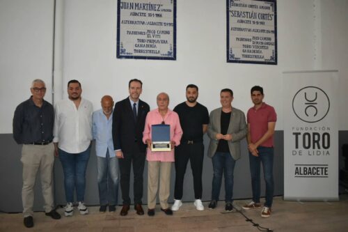 Cabañero alaba a Sebastián Cortés como maestro integral en el homenaje del quincuagésimo aniversario de su alternativa