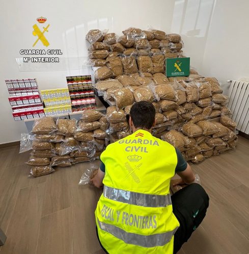 Dos detenidos en Albacete por viajar con 139 kilos de picadura y 16 cartones de tabaco de contrabando