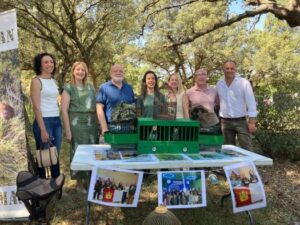 El Gobierno regional apoya a Alpera en la inauguración de la segunda edición de Fercavin con gran entusiasmo y participación.