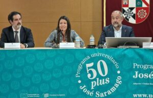 El Gobierno regional impulsa la universidad como promotor del envejecimiento activo y otorga 145 nuevos títulos a graduados del programa José Saramago.