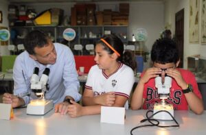 El alcalde de Albacete anima a la ciudadanía a combatir la contaminación por plásticos