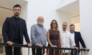 El delegado de la Junta se reúne con la nueva Junta Directiva de AJE, liderada por Sandra Esparcia, para impulsar la colaboración.