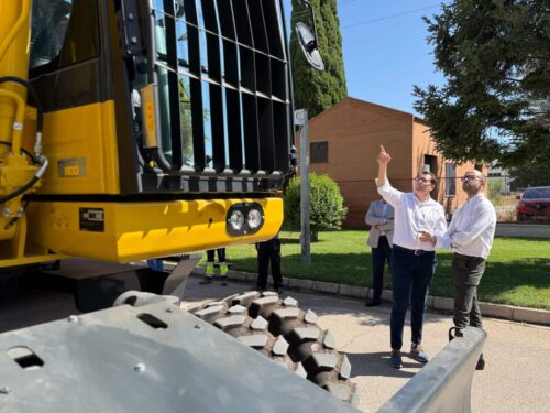 La Diputación de Albacete amplía su flota con una moderna excavadora hidráulica para servicios provinciales