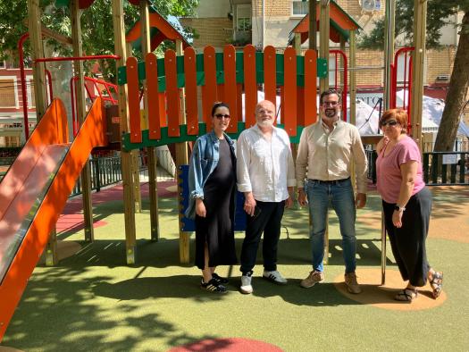 La Junta de Comunidades impulsa la renovación del parque infantil de Alcalá del Júcar en el Paseo de Los Robles para mayor seguridad