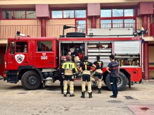 Mujer afectada por inhalación de humo tras incendio provocado por una vela en una vivienda de Albacete
