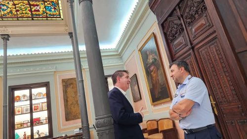 Cabañero da la bienvenida al nuevo coronel jefe de la Maestranza Aérea de Albacete y reafirma el compromiso institucional mutuo