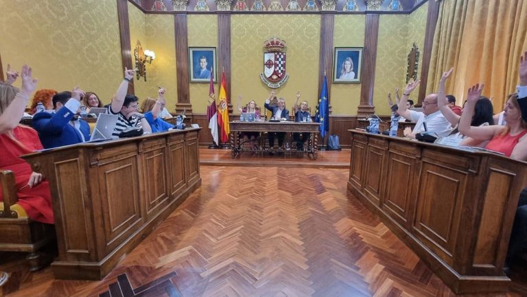 El Ayuntamiento de Valdepeñas aprueba por unanimidad exigir a Adif la apertura de la estación de tren de la localidad