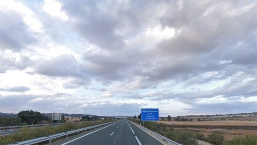 El vuelco de un camión cisterna de butano provoca el cierre total de la A-30 en Albacete