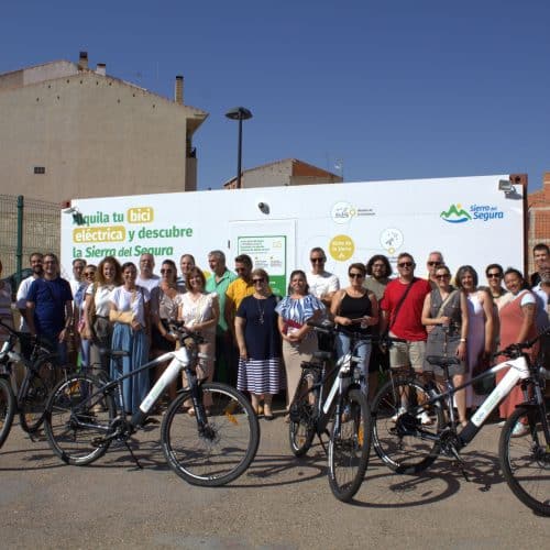 El nuevo servicio comarcal de alquiler de bicicletas eléctricas de Sierra del Segura despierta gran interés