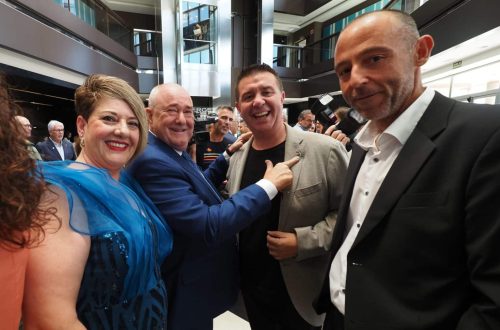 Cabañero proclama la navaja de Albacete como símbolo de orgullo e identidad en la ventana mundial que es la Feria