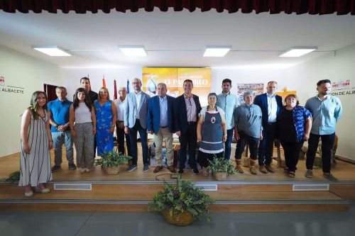 El Bonillo despliega sus encantos en la feria: Relatos de pastores y demostraciones queseras en el espacio de la Diputación