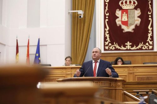 PP y Vox critican la «inacción» de la Junta ante la lengua azul, mientras PSOE y Lizán acusan a la oposición de «mentir»