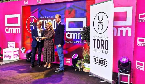 El Capítulo de la Fundación Toro de Lidia en Albacete entrega el Premio 2025 al equipo de retransmisiones taurinas de CMMedia