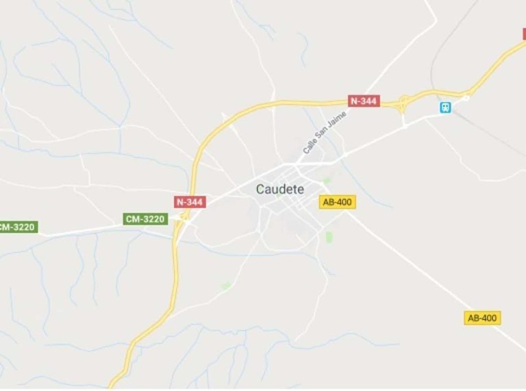 Trasladado al hospital de Albacete un menor de un año tras ser rescatado de una piscina en Caudete