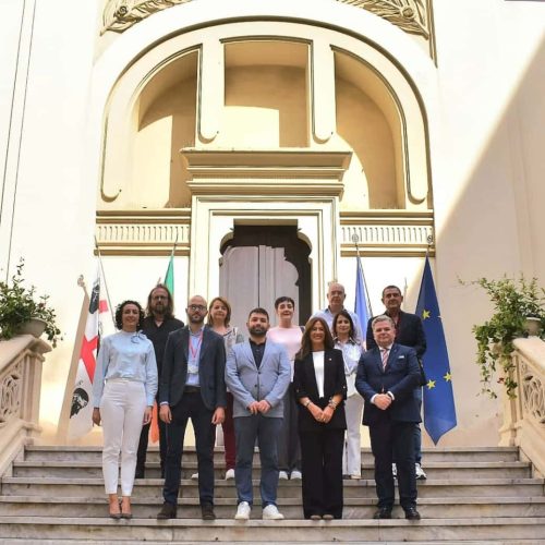 La delegación de Albacete es recibida por el presidente del Consejo Municipal en el Palacio Cívico de Cagliari tras la presentación del proyecto B.A.C.C.H.U.S.