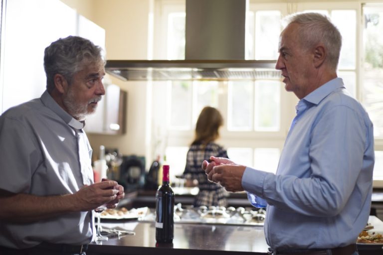 Albacete se adelanta en la cultura cinematográfica con el preestreno de ‘La Bala’, la más reciente obra del cineasta Carlos Iglesias, presentada por la Diputación