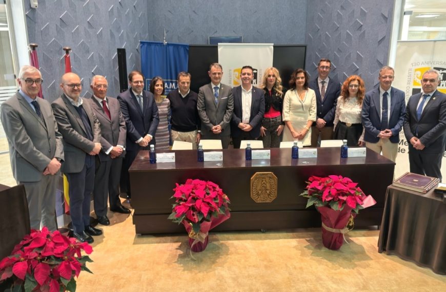 Cabañero Enfatiza la Relevancia de ‘Cuidar al Cuidador’ en la Investidura de la Nueva Junta Directiva del Ilustre Colegio Oficial de Médicos de Albacete