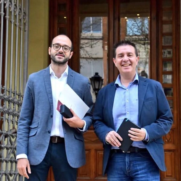 Cabañero brinda apoyo a los municipios con un préstamo de más de 15.000 sillas y casi 2.000 mesas plegables para fortalecer eventos locales