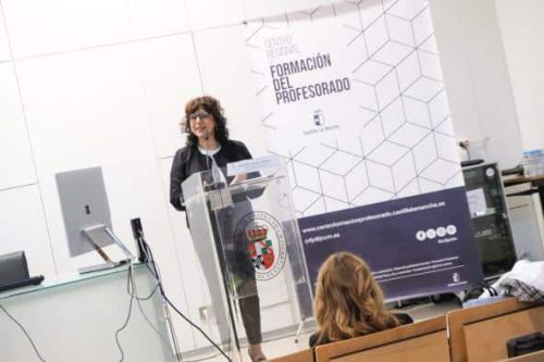 El Ejecutivo regional destaca la importancia de las comunidades de aprendizaje, que incluyen 15 centros, alrededor de 300 docentes, más de 2200 estudiantes y cerca de 500 voluntarios.