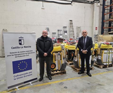 El Gobierno regional proporciona bombas para inundaciones y equipos adicionales a 14 entidades locales para sus agrupaciones de Protección Civil.