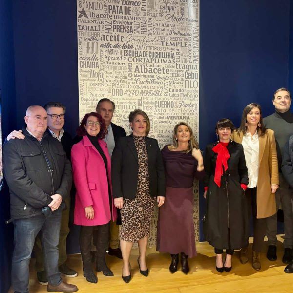La Diputación apoya al Concurso Regional de Cuchillería con la donación de 18 obras galardonadas al Museo Municipal en su 44ª Edición