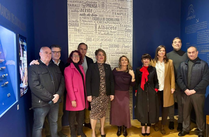 La Diputación apoya al Concurso Regional de Cuchillería con la donación de 18 obras galardonadas al Museo Municipal en su 44ª Edición