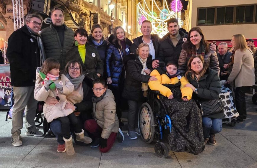 La Diputación de Albacete reafirma su compromiso con la provincia al participar en el acto de encendido navideño de la capital