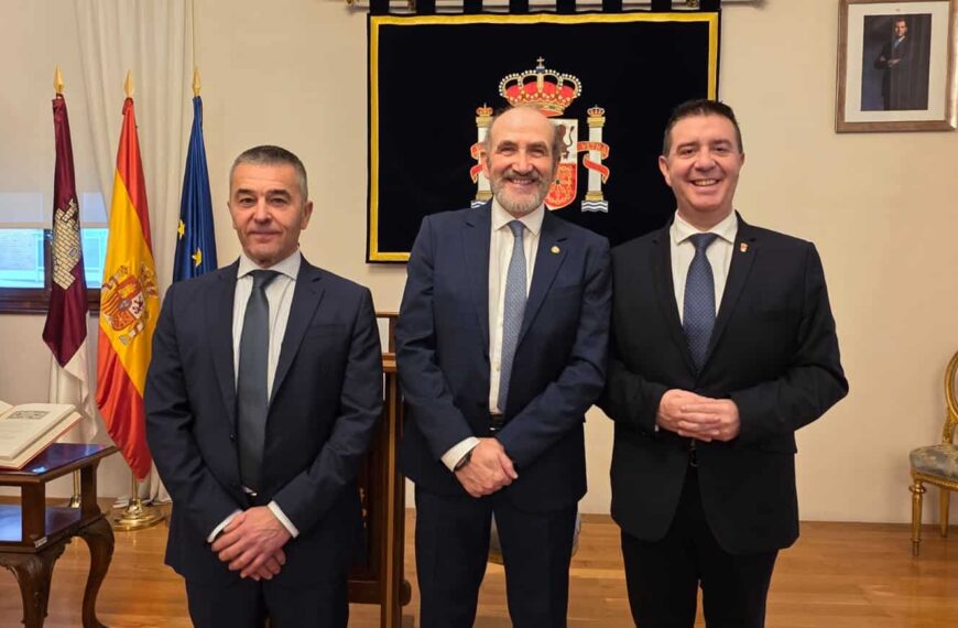 Cabañero Enfatiza el Rol de la Constitución en la Promoción del Municipalismo y la Igualdad de Oportunidades en Zonas Rurales