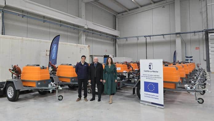 Distribución de remolques con depósito de agua a Protección Civil en Castilla-la Mancha