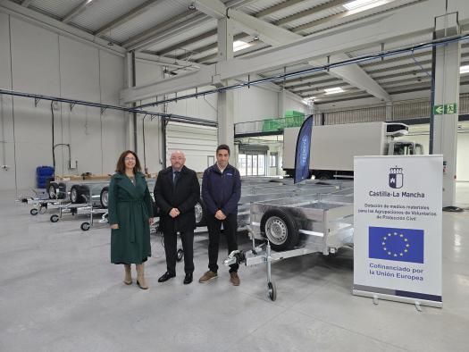 El gobierno regional entrega remolques de carga a voluntarios de Protección Civil