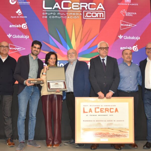 González felicita y agradece a galardonados en los XV Premios Solidarios de La Cerca por su aporte al Estado del Bienestar