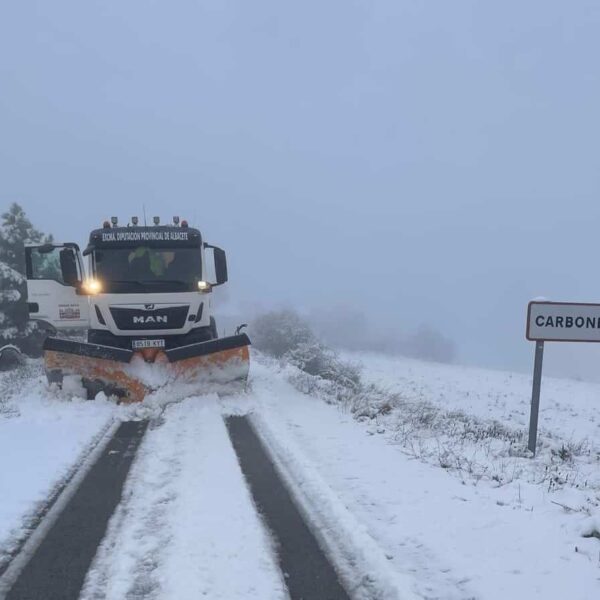 La Diputación de Albacete intensifica las labores de vialidad invernal en respuesta a las recientes nevadas en la sierra