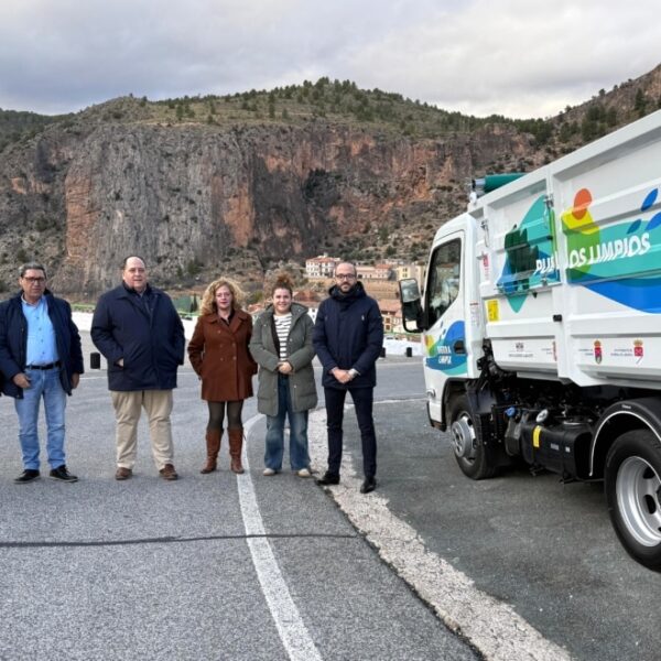 Nueva adquisición de camión de residuos en Albacete: Asegurada la recogida en Aýna, Bogarra y Paterna del Madera gracias a la financiación de la Diputación