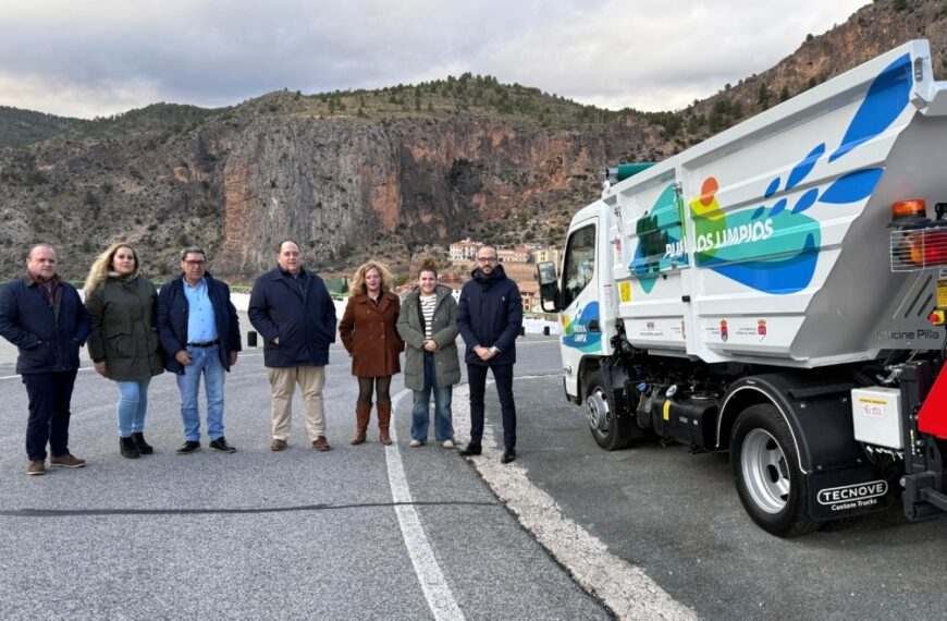 Nueva adquisición de camión de residuos en Albacete: Asegurada la recogida en Aýna, Bogarra y Paterna del Madera gracias a la financiación de la Diputación