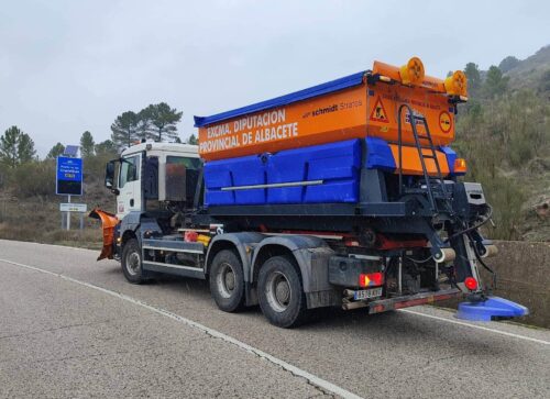 Diputación despliega operativo preventivo en carreteras provinciales distribuyendo más de 80 toneladas de sal ante la borrasca Francis