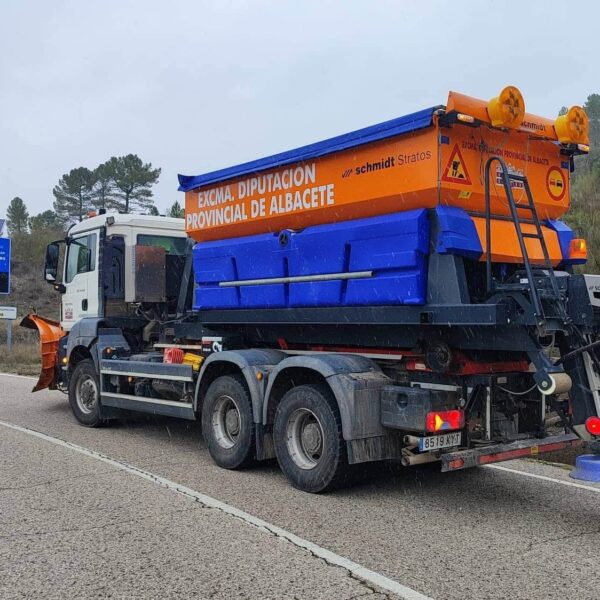 Diputación despliega operativo preventivo en carreteras provinciales distribuyendo más de 80 toneladas de sal ante la borrasca Francis